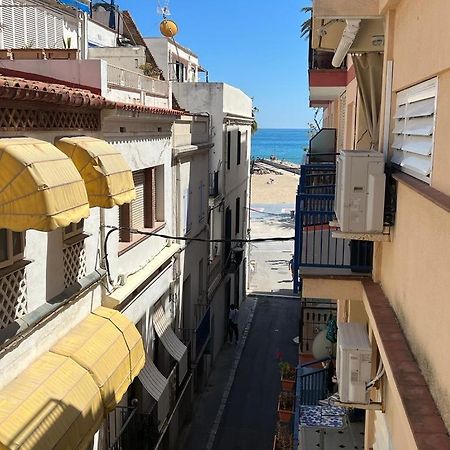 Sunny Flat In Sitges 30 Seconds To Beach, Balcony & Sea Views! 외부 사진