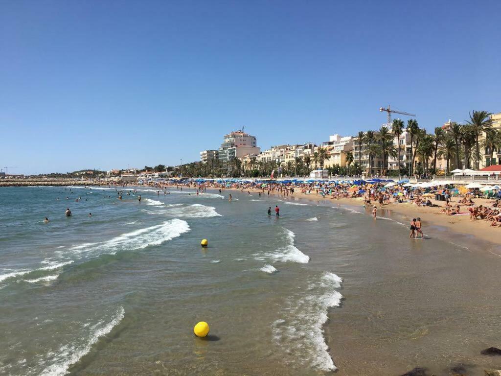 Sunny Flat In Sitges 30 Seconds To Beach, Balcony & Sea Views! 외부 사진