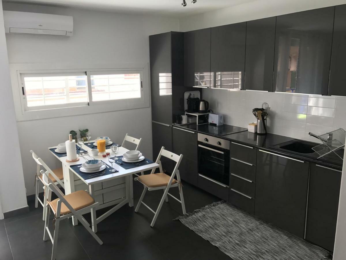 Sunny Flat In Sitges 30 Seconds To Beach, Balcony & Sea Views! 외부 사진