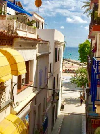 Sunny Flat In Sitges 30 Seconds To Beach, Balcony & Sea Views! 외부 사진